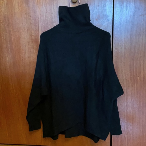 Black loose fit Dahl an sleeve turtleneck unworn - Picture 1 of 2